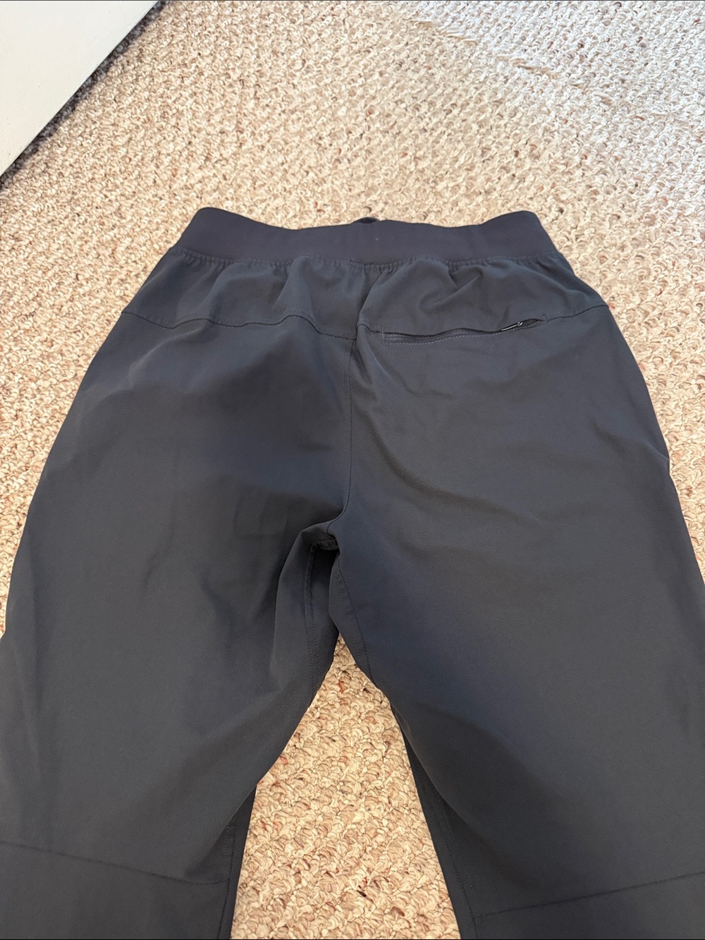 Men’s lululemon joggers - Picture 2 of 4